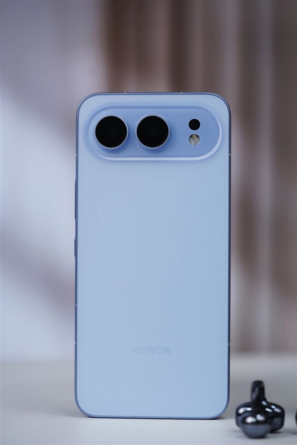 全新横向跑道式设计！荣耀500系列图赏