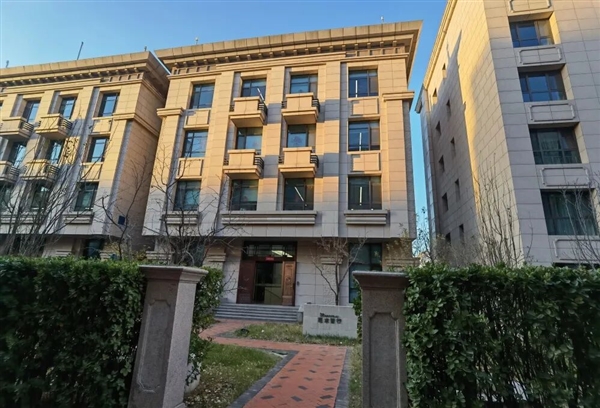 长城曾经的“亲儿子”倒下！毫末智行北京总部已人去楼空：近300名员工原地解散