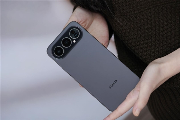 全新横向跑道式设计！荣耀500系列图赏