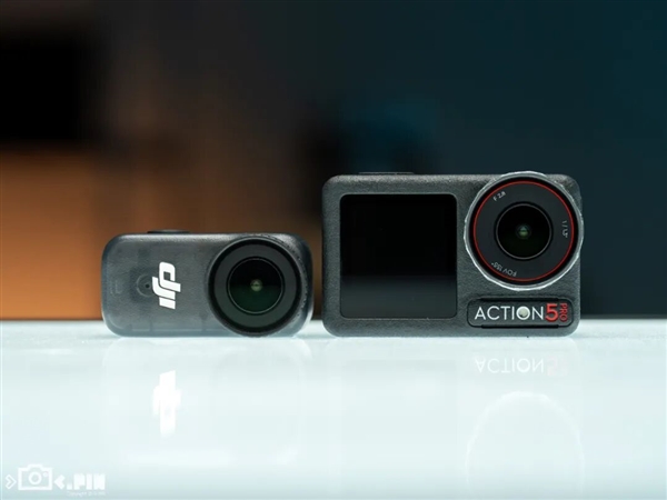 大疆出了款一千多的拇指相机，跟友商玩起了贴身肉搏