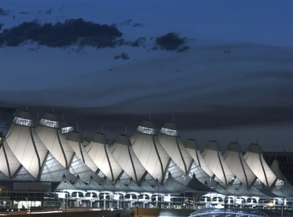 这个机场居然和邻国一样大！堪比10万个足球场