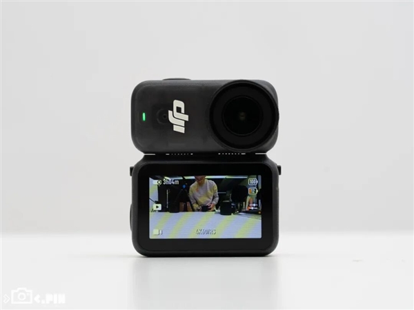 大疆出了款一千多的拇指相机，跟友商玩起了贴身肉搏