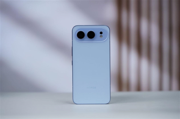 全新横向跑道式设计！荣耀500系列图赏