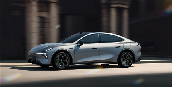 法拉利同款磁流变悬架上车！深蓝L06上市：13.29万起