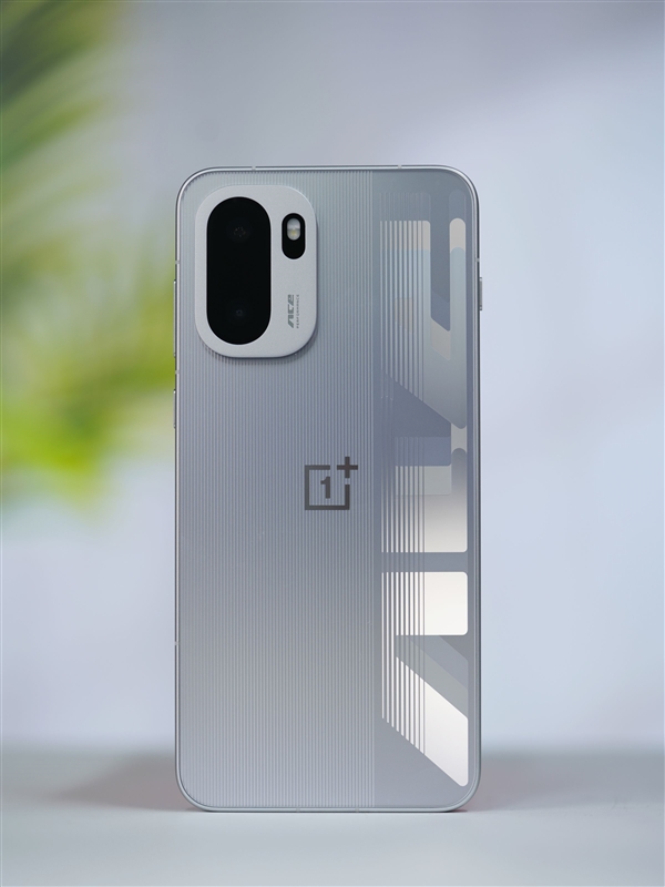 同档唯一165Hz超高刷直屏！一加Ace 6图赏