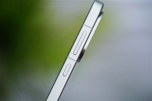 同档唯一165Hz超高刷直屏！一加Ace 6图赏