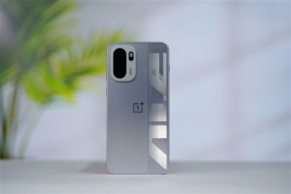 同档唯一165Hz超高刷直屏！一加Ace 6图赏