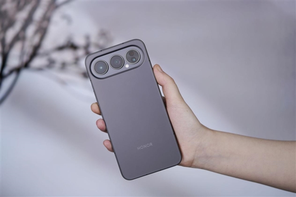 全新横向跑道式设计！荣耀500系列图赏