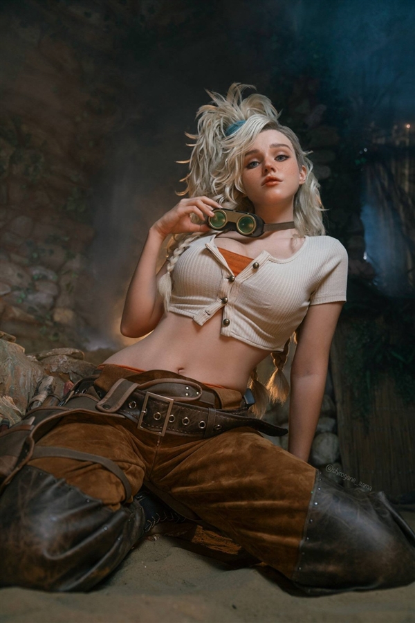 确实火热！ 毛妹cos《怪物猎人：荒野》杰玛