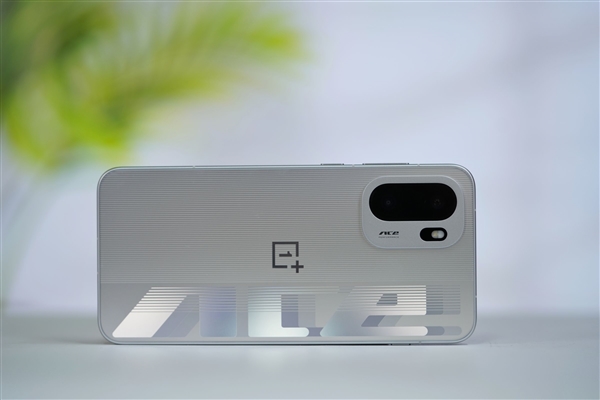 同档唯一165Hz超高刷直屏！一加Ace 6图赏