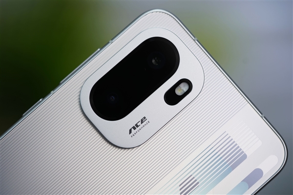 同档唯一165Hz超高刷直屏！一加Ace 6图赏