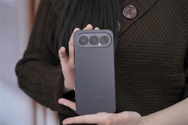 全新横向跑道式设计！荣耀500系列图赏