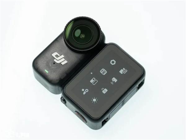 大疆出了款一千多的拇指相机，跟友商玩起了贴身肉搏