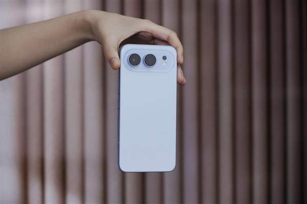 全新横向跑道式设计！荣耀500系列图赏