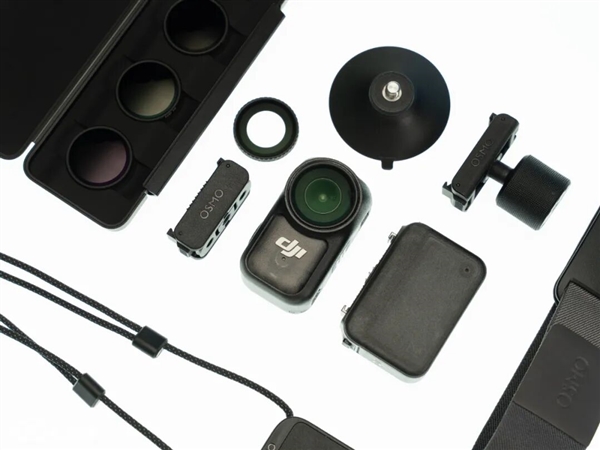 大疆出了款一千多的拇指相机，跟友商玩起了贴身肉搏