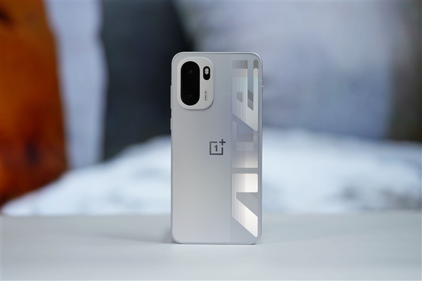 同档唯一165Hz超高刷直屏！一加Ace 6图赏