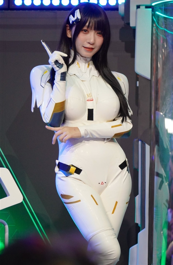 日本美女伊织萌Cos《妮姬》图赏：纯欲天花板