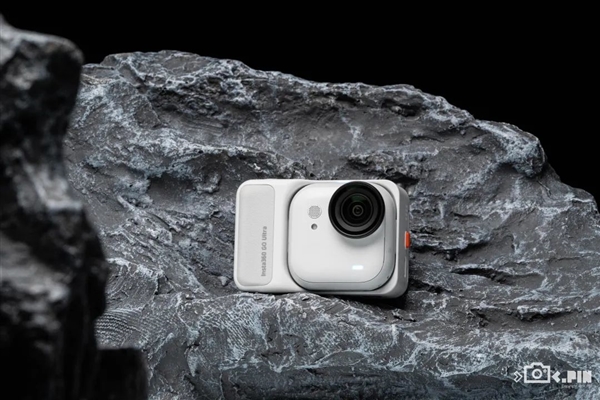 大疆出了款一千多的拇指相机，跟友商玩起了贴身肉搏