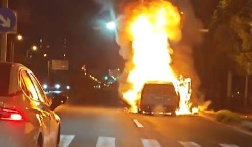 逼理想主动召回一万台MEGA 为什么是小小的冷却液