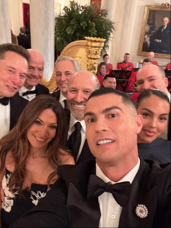 C罗与未婚妻在白宫自拍：马斯克等亿万富翁同框