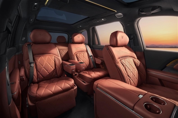 37.99万起 岚图泰山上市：全系65度大电池 华为顶级智驾