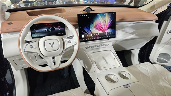 37.99万起 岚图泰山上市：全系65度大电池 华为顶级智驾