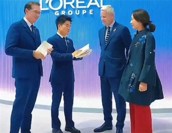 疯狂英语李阳回应批评董宇辉英语差：你太重要 别卖货了回归教育