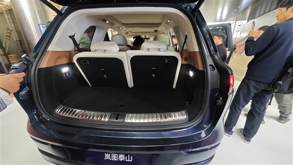 37.99万起 岚图泰山上市：全系65度大电池 华为顶级智驾