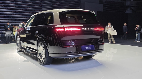 37.99万起 岚图泰山上市：全系65度大电池 华为顶级智驾