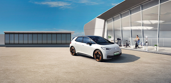 大众ID.3车主称车辆自动挂D挡撞墙 厂家不给数据