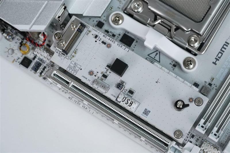 AM5 ITX板皇驾到! 微星MPG X870I EDGE TI EVO WIFI 刀锋 钛主板评测