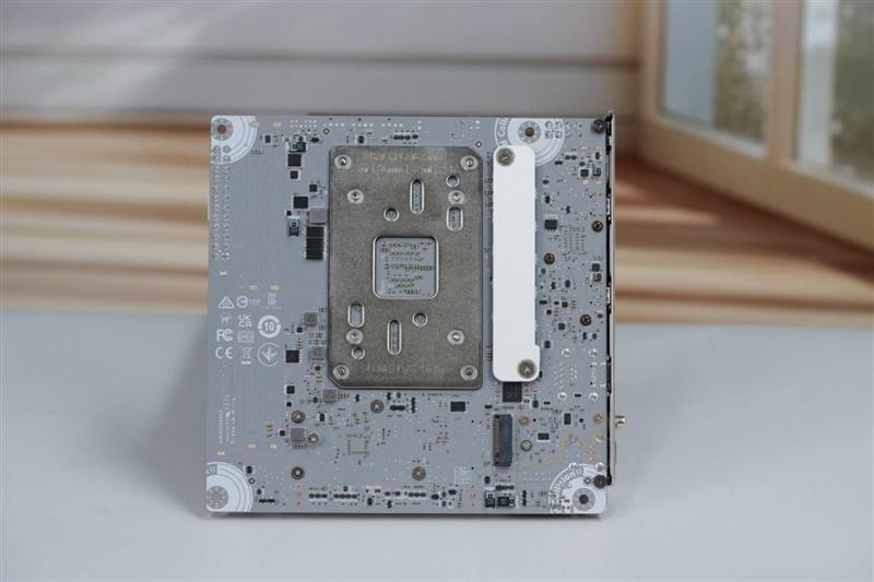 AM5 ITX板皇驾到! 微星MPG X870I EDGE TI EVO WIFI 刀锋 钛主板评测