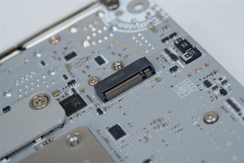 AM5 ITX板皇驾到! 微星MPG X870I EDGE TI EVO WIFI 刀锋 钛主板评测