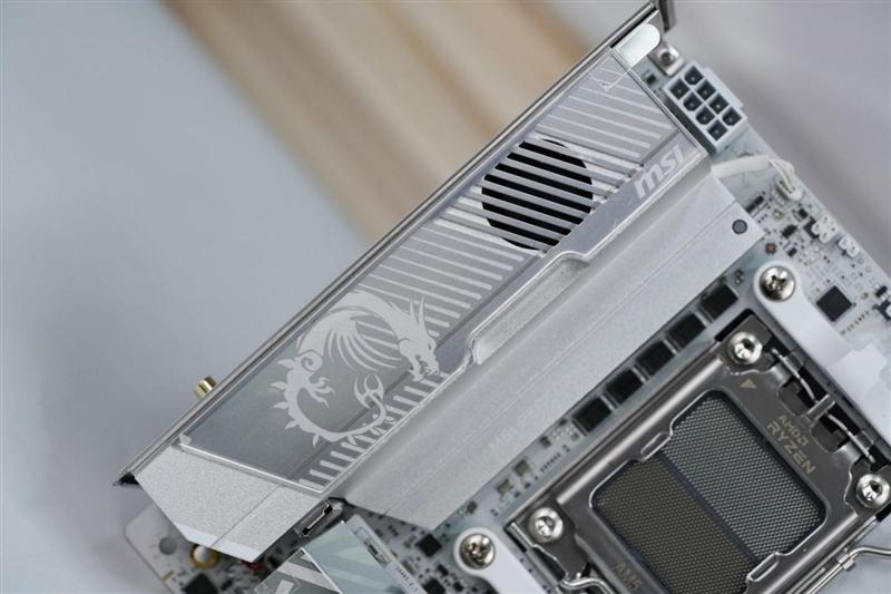 AM5 ITX板皇驾到! 微星MPG X870I EDGE TI EVO WIFI 刀锋 钛主板评测