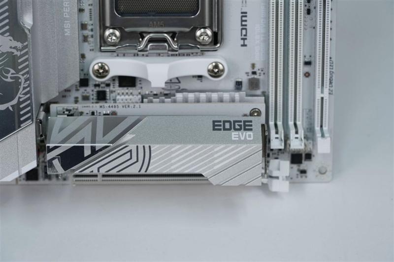 AM5 ITX板皇驾到! 微星MPG X870I EDGE TI EVO WIFI 刀锋 钛主板评测