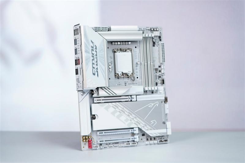 满血40Gbps速率! 雷孜Rugged SSD4 金刚钻Plus固态硬盘体验测评