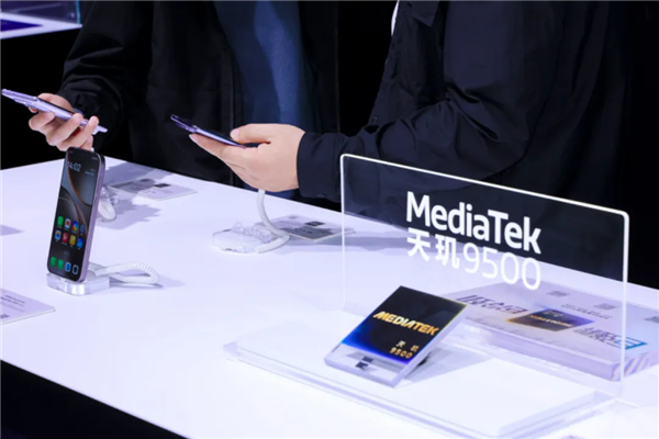 联发科亮相2025数智科技生态大会：覆盖移动、汽车、通信多产品线！全场景拿捏