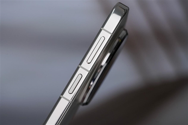 首发麒麟9030 Pro！华为Mate 80 Pro Max图赏