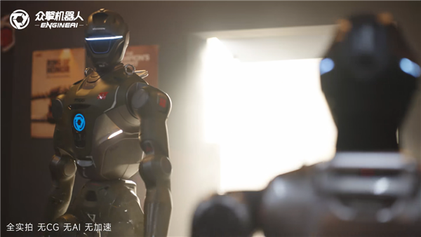 有李小龙的影子！众擎发布T800机器人格斗视频：可连续回旋踢