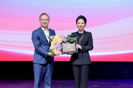 腾势第30万辆D9交付  “九球天后”潘晓婷成为车主