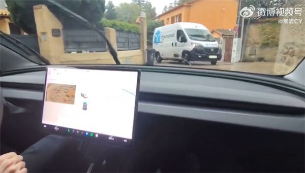 特斯拉FSD欧洲实测：窄路会倒车回方向 比老司机还丝滑