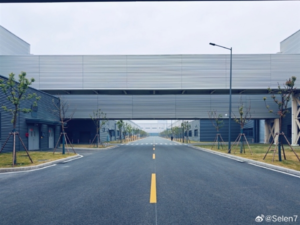 小米智能家电工厂实拍：有草坪、湖景 整洁的不像工厂